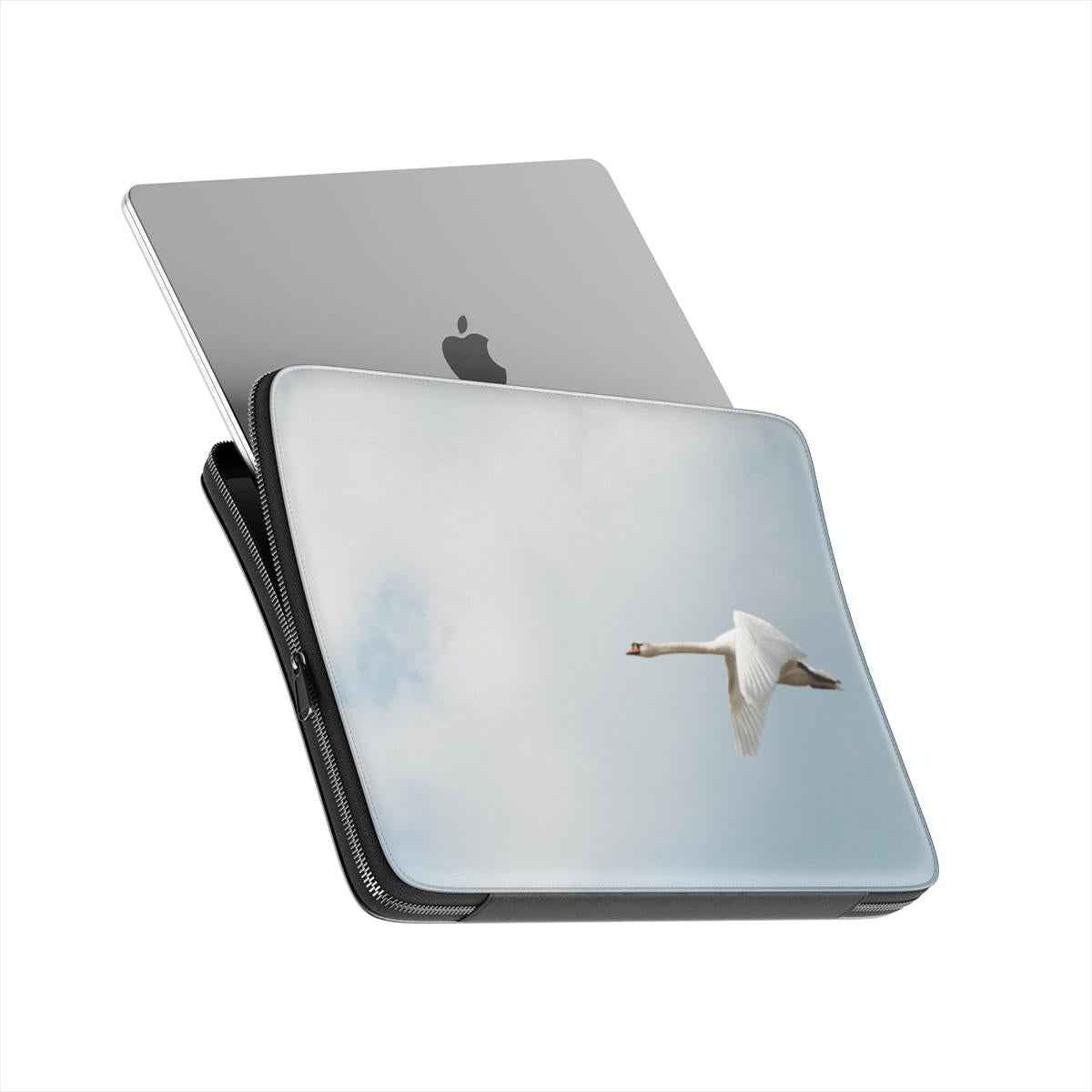 Premium laptophoes met zwanenprint – detail