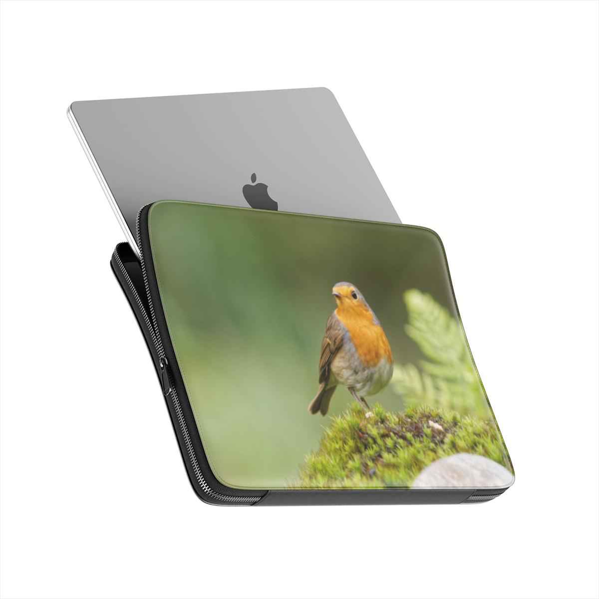 Premium laptophoes met roodborst – detail