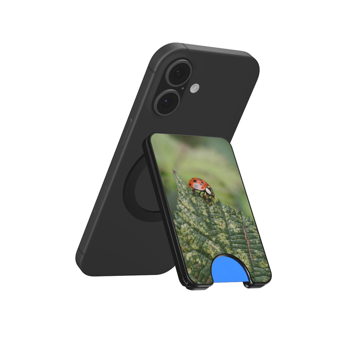 Lieveheersbeestje Magnetic Wallet gebruikt als telefoonstandaard