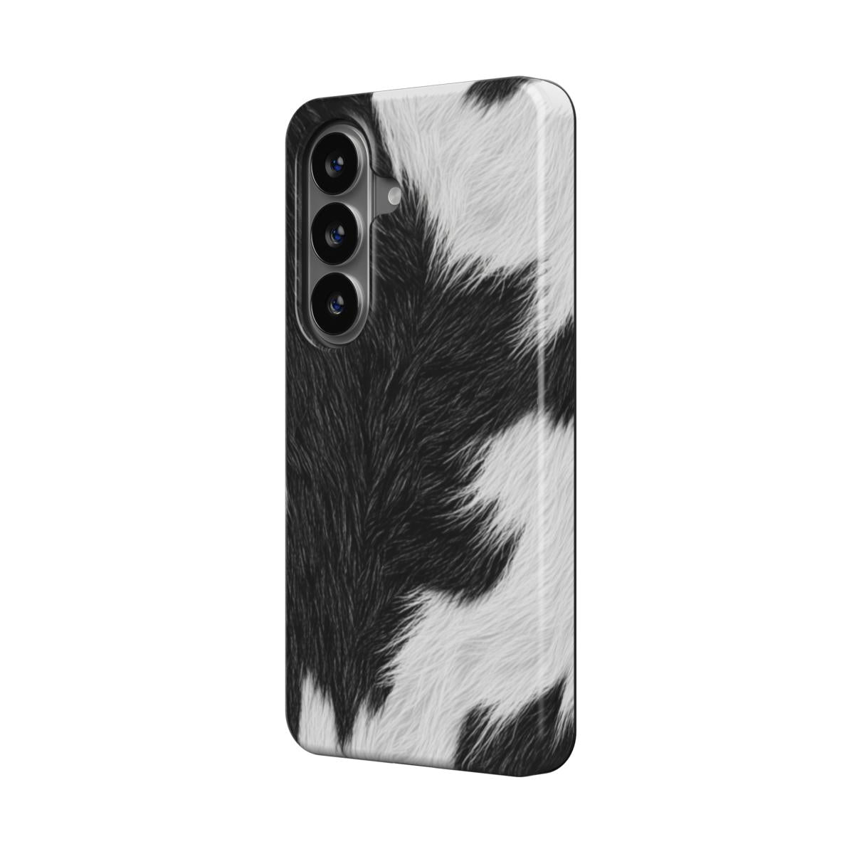 Schuin aanzicht van Samsung Tough Case met zwart-witte koeienprint