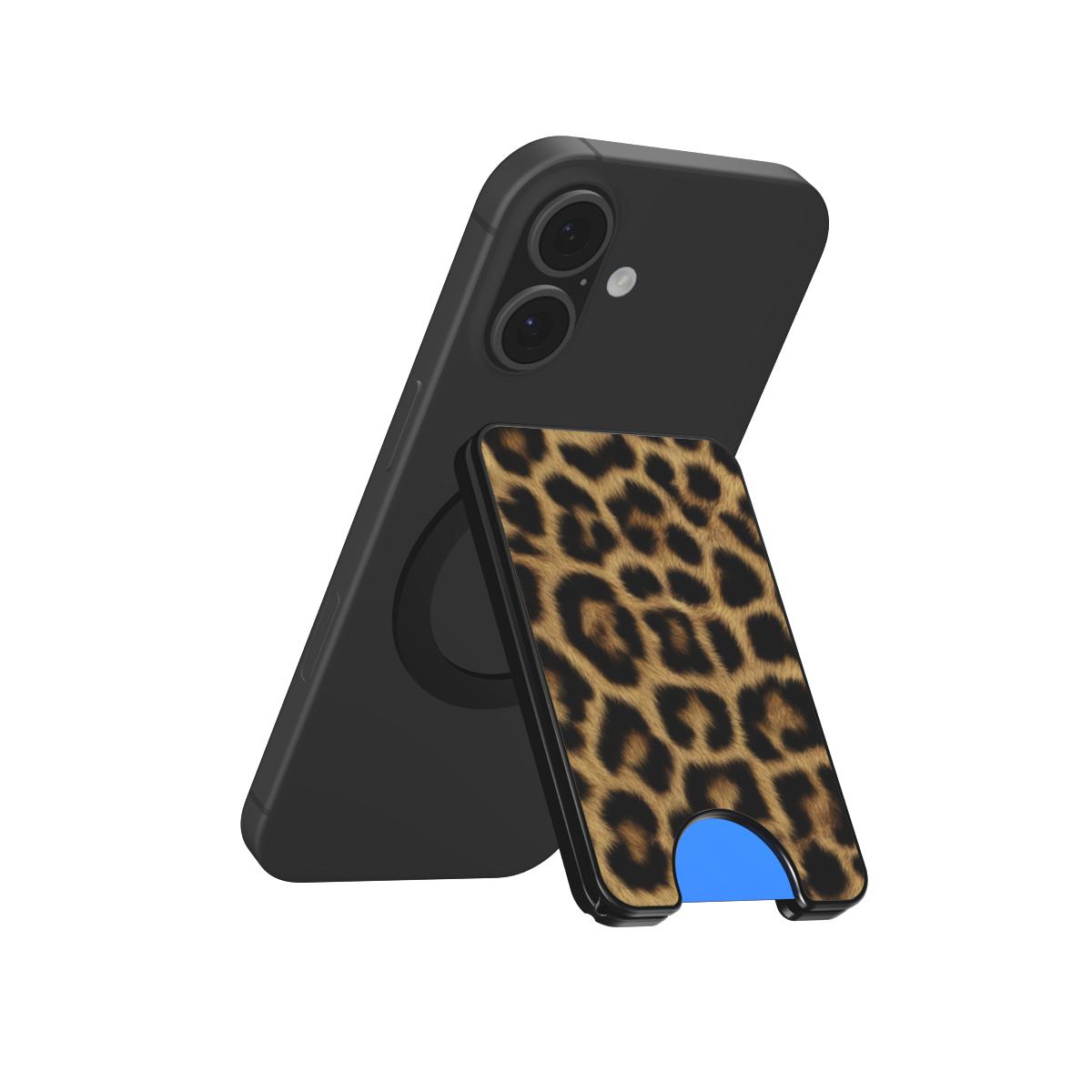 Zijaanzicht van slanke Magnetic Wallet met luipaardprint