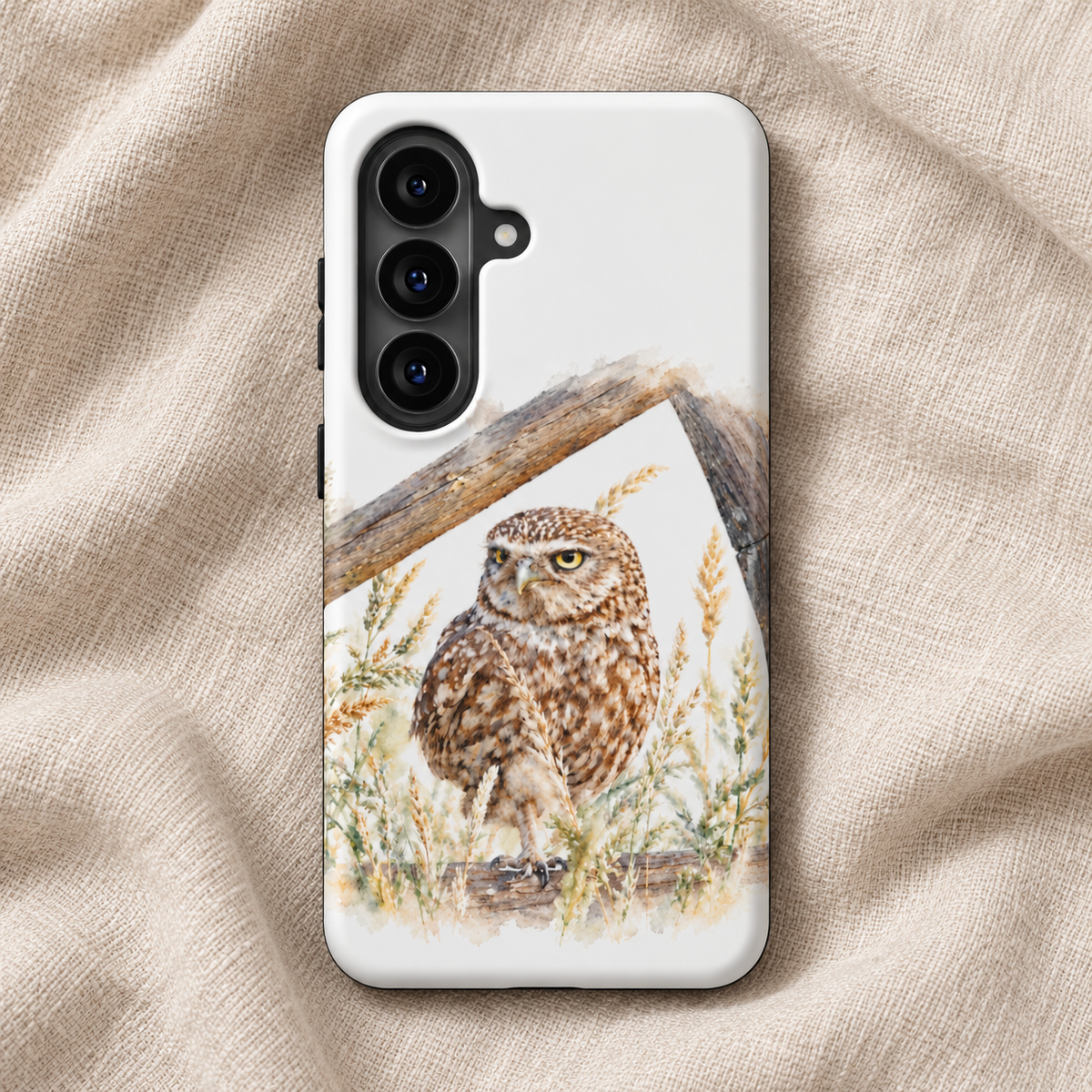 Wit Samsung-hoesje met Steenuil in aquarelstijl, van achteren gefotografeerd op naturel linnen.