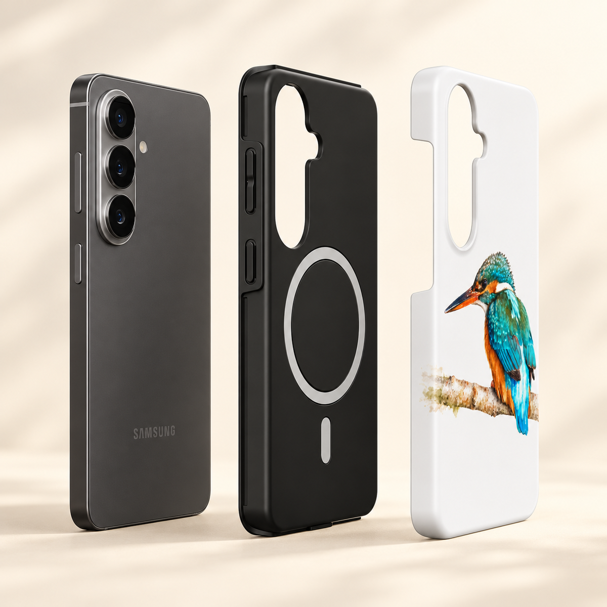 Opbouw van het Samsung-hoesje met IJsvogel: telefoon, zwarte binnenlaag met magnetische ring en witte bedrukte buitenkant naast elkaar.