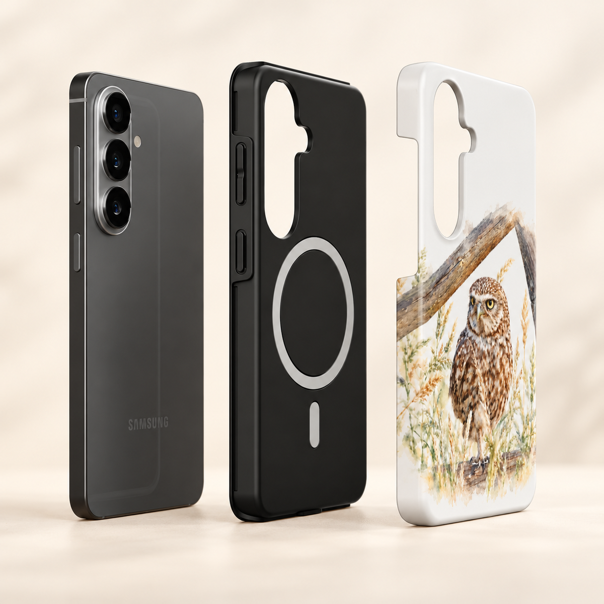 Opbouw van het Samsung-hoesje met Steenuil: telefoon, zwarte binnenlaag met magnetische ring en witte bedrukte buitenkant naast elkaar.
