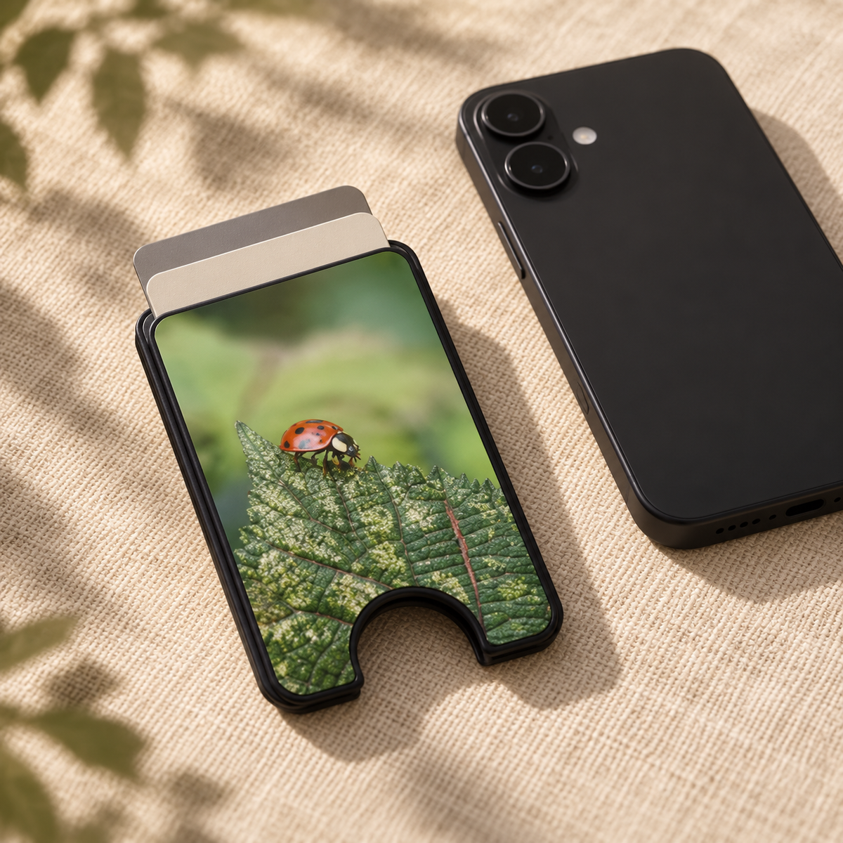 Lieveheersbeestje Magnetic Wallet – Echte Natuurfoto